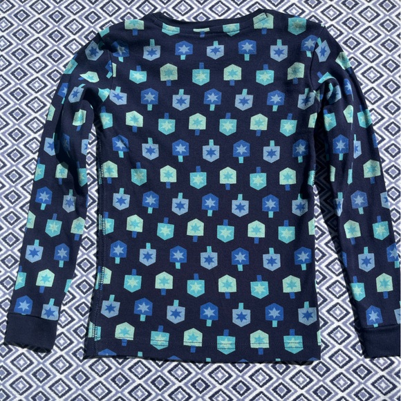 Primary "Spinning Dreidels" Long-Sleeve PJ Top and Pants, Navy, Size 6-7, VGUC - Picture 3 of 9